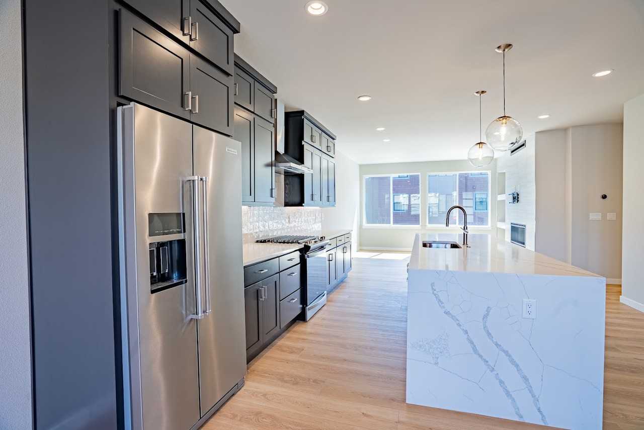 2736 W Lumber Ln #1 - Photo 3 of 21