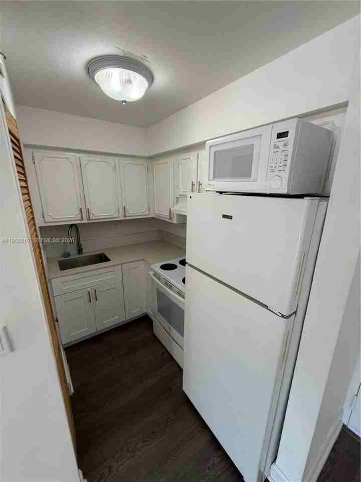 Nw 7th St #111 - Photo 6 of 8