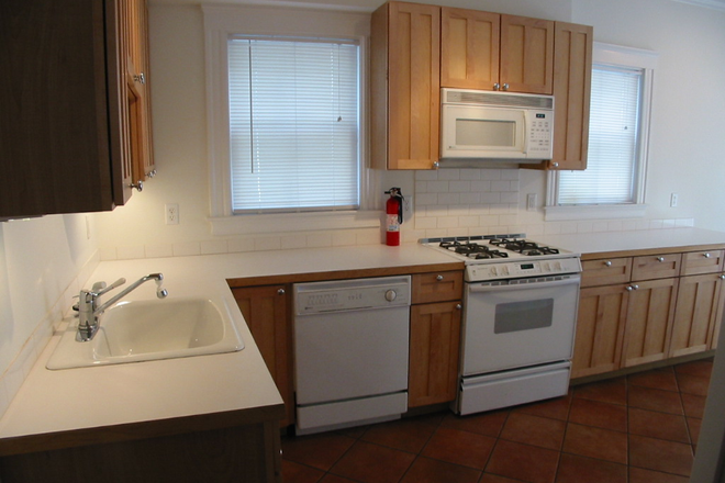 62 Elm St - Photo 3 of 8