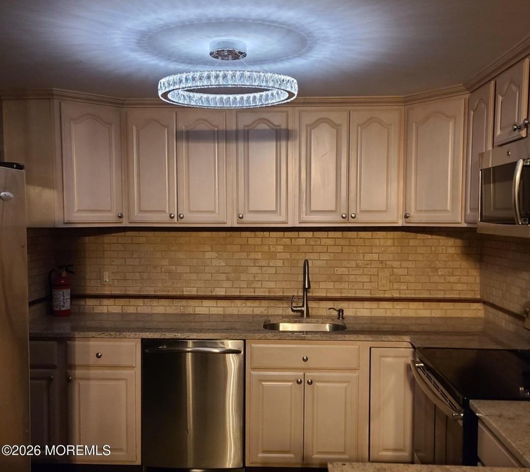 634 Point Ave - Photo 2 of 15