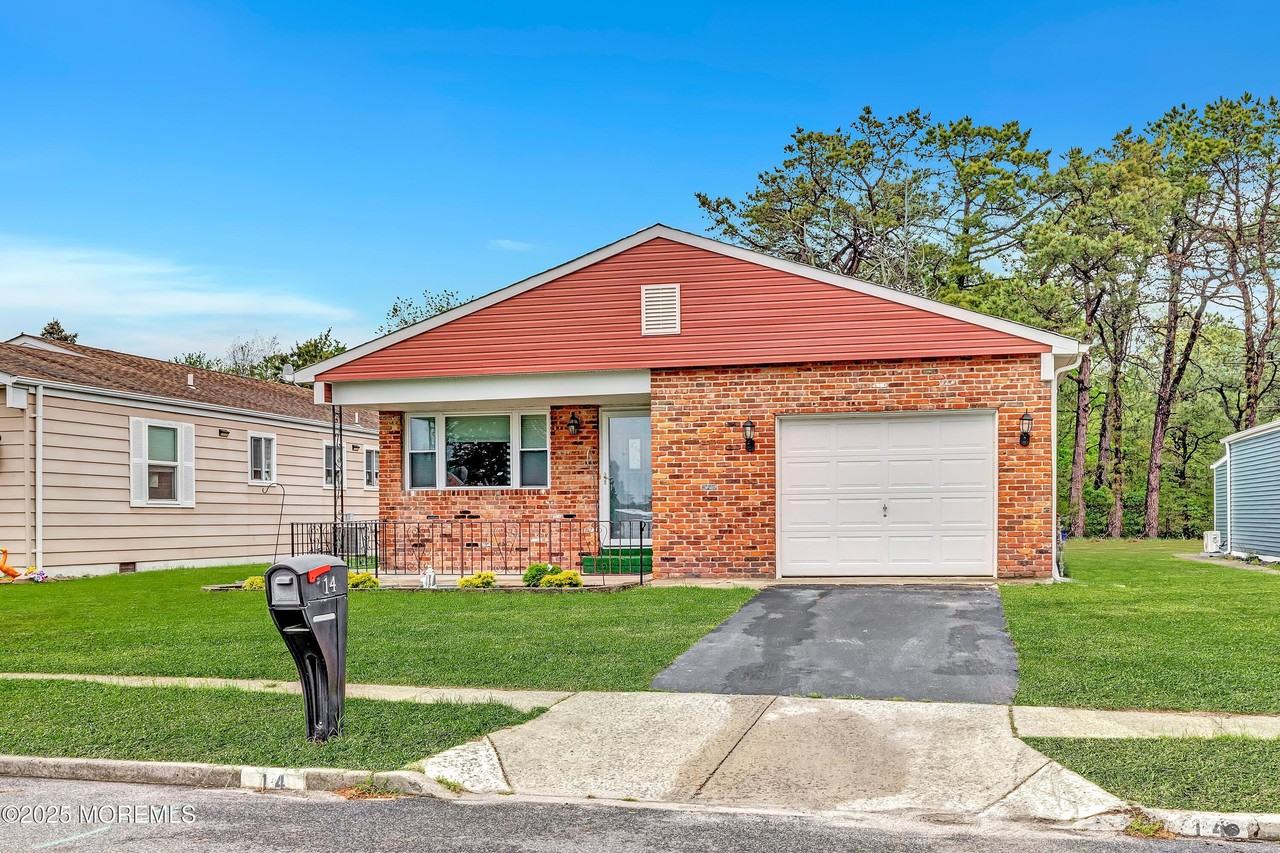 14 Santiago Dr W - Photo 2 of 28