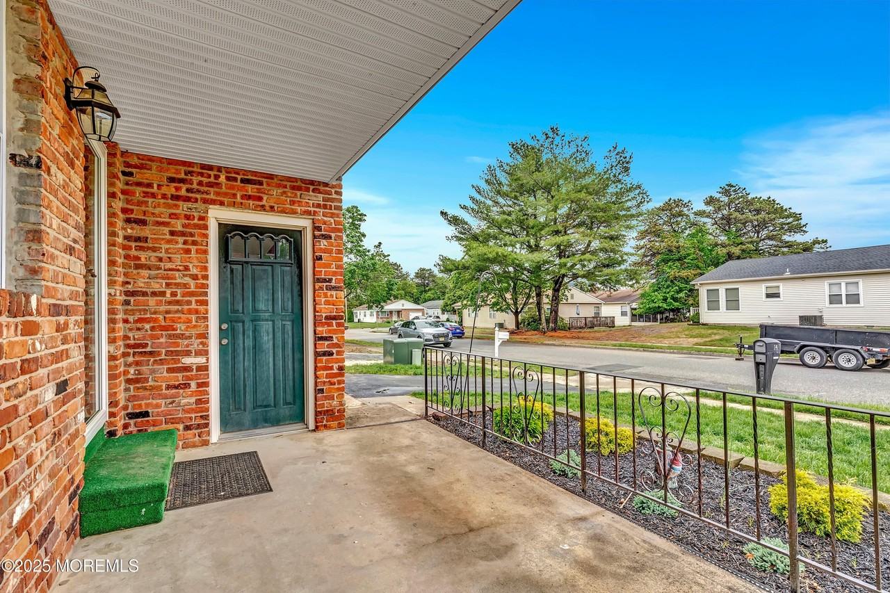 14 Santiago Dr W - Photo 5 of 28