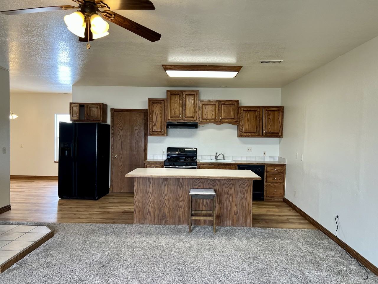 395 Blakeland Dr - Photo 6 of 48