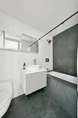 425 E 13th St - Photo 3 of 7