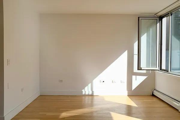 154 Attorney St - Photo 4 of 6