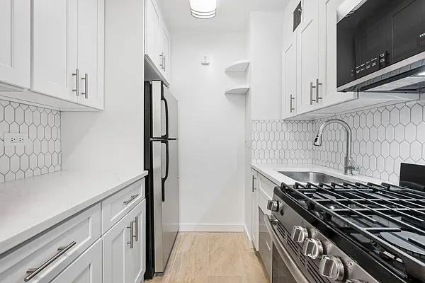 159 W 53rd St - Photo 6 of 10