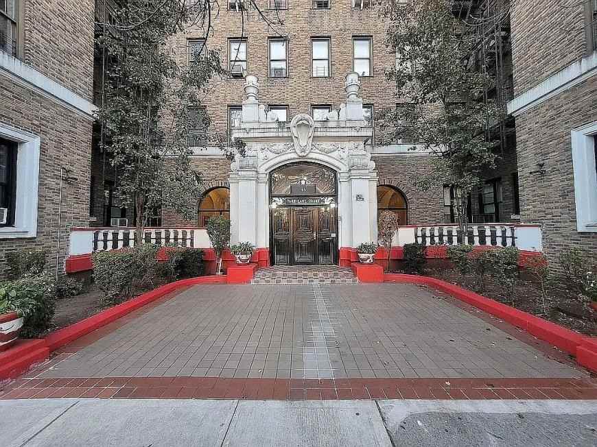 45 E Mosholu Pkwy N - Photo 4 of 7