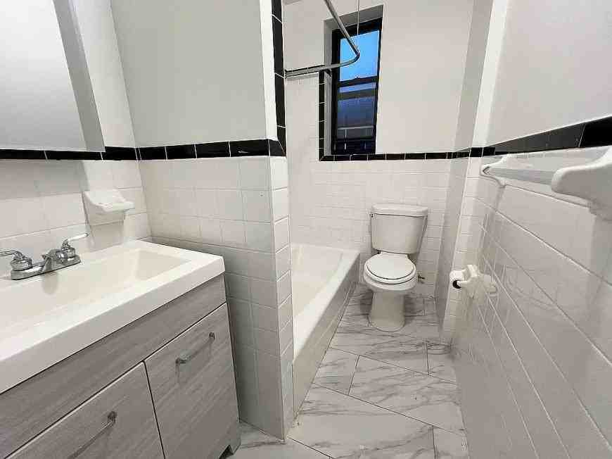 45 E Mosholu Pkwy N - Photo 6 of 7