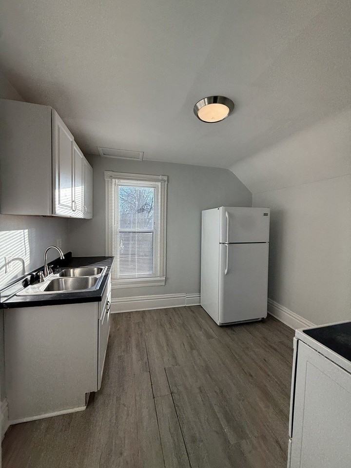 111 Center Avenue unit: Upper - Photo 3 of 7