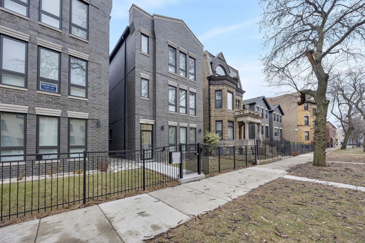 4629 S Michigan Ave Unit 2 - Photo 3 of 31