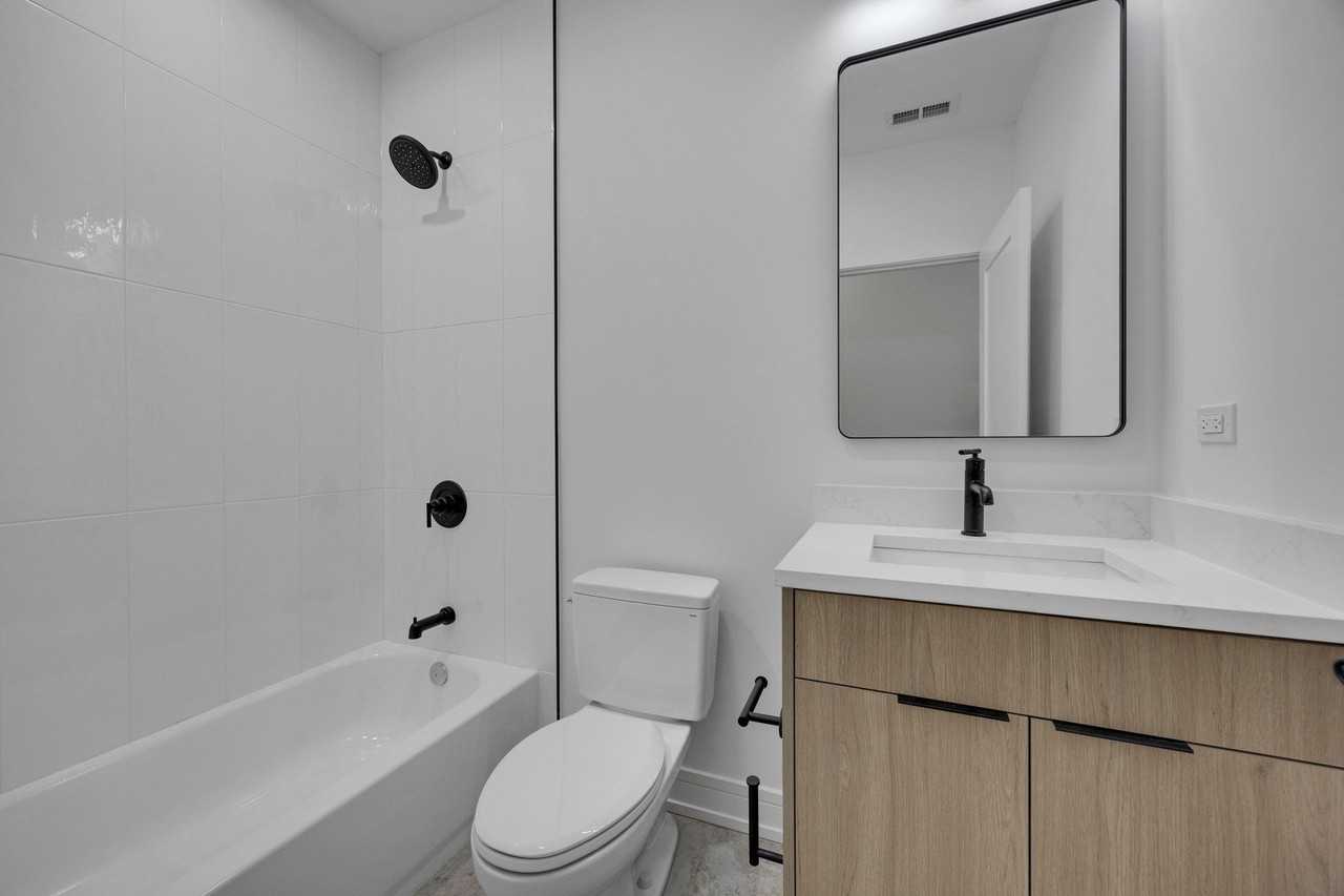 4629 S Michigan Ave Unit 2 - Photo 5 of 31