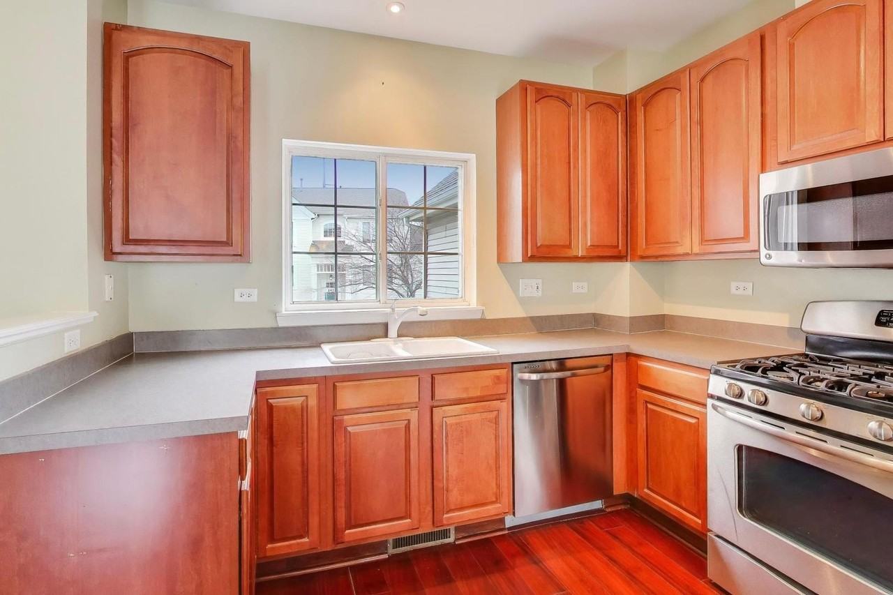 2427 Daybreak Ct - Photo 3 of 22