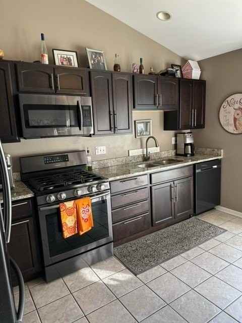 777 Stonewall Ct - Photo 2 of 8