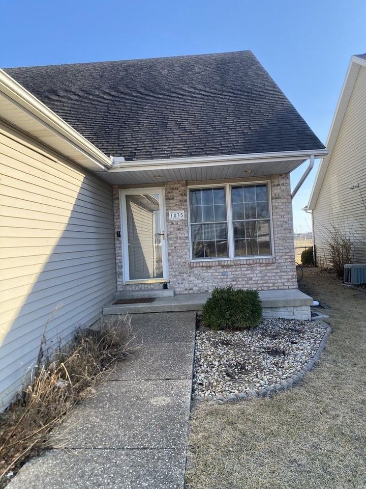 1835 Marina Dr - Photo 2 of 22