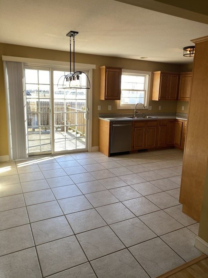 1835 Marina Dr - Photo 5 of 22