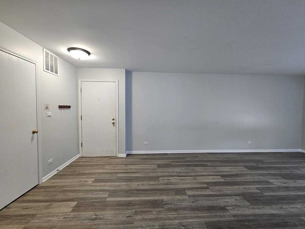 1241 Bradwell Ln Apt B - Photo 2 of 24