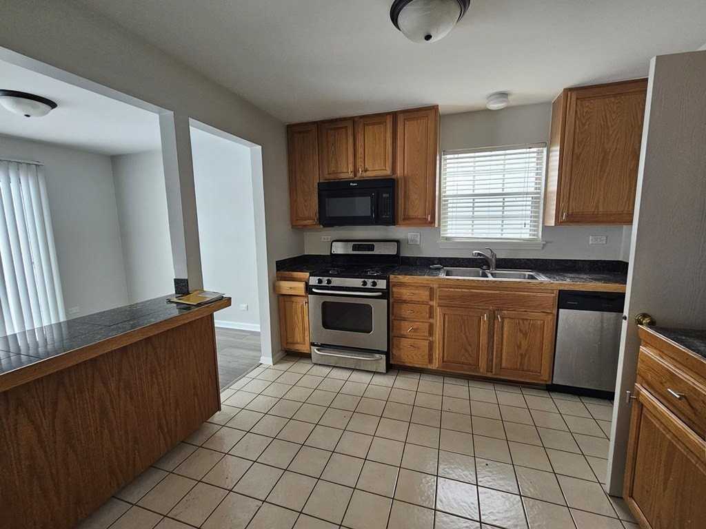 1241 Bradwell Ln Apt B - Photo 6 of 24