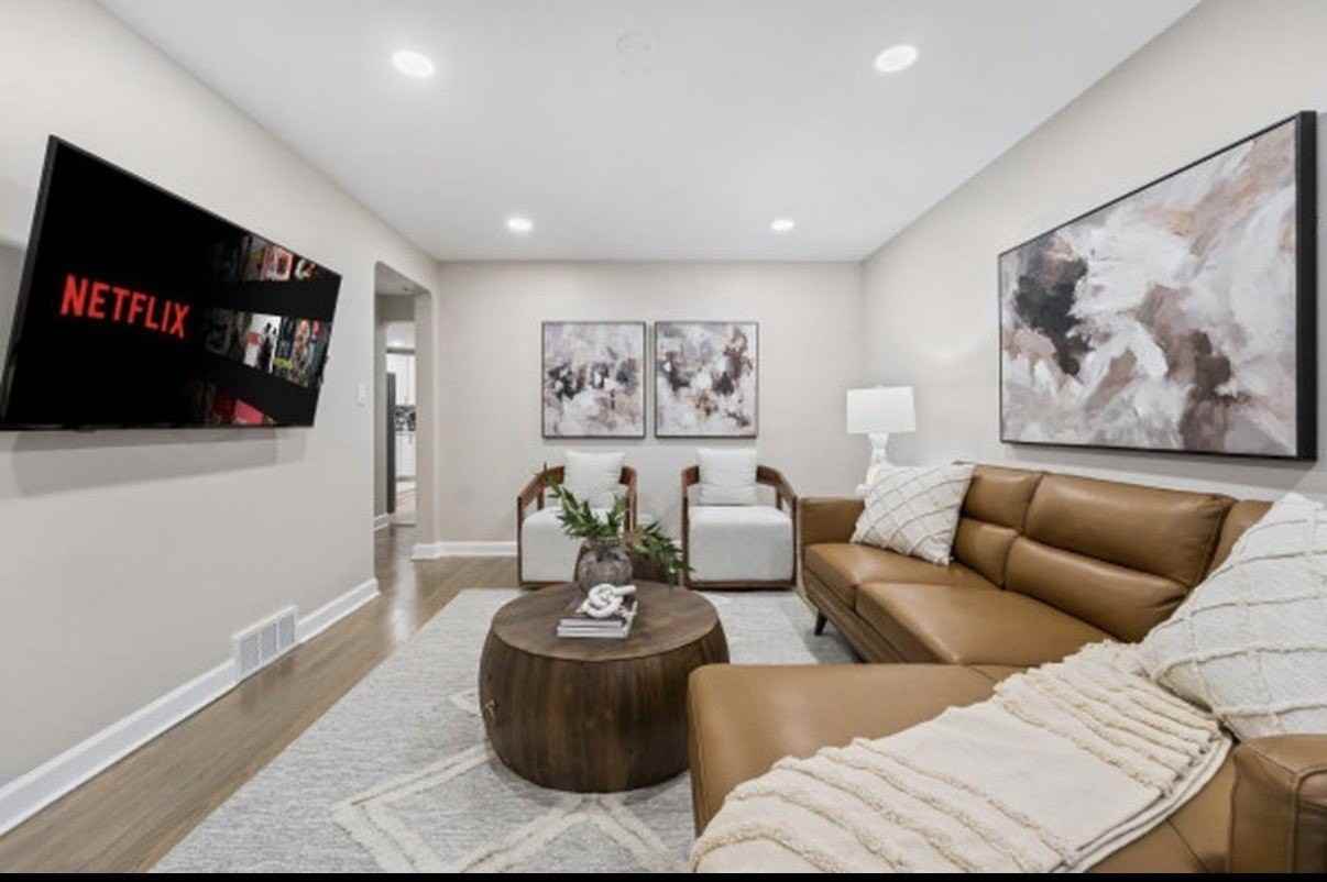 3222 S 52nd Ct - Photo 2 of 10