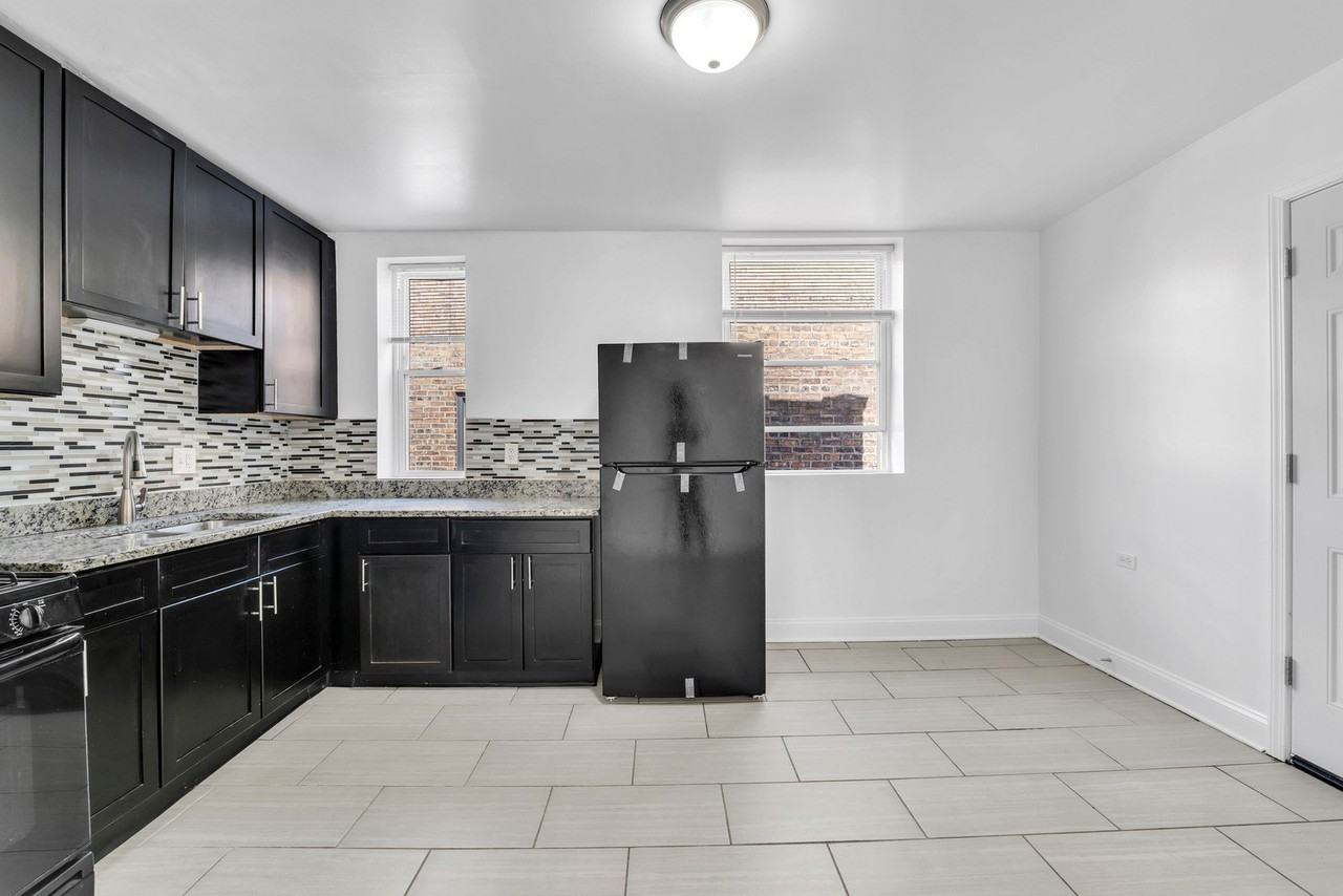 8241 S Maryland Ave Apt 3 - Photo 6 of 13