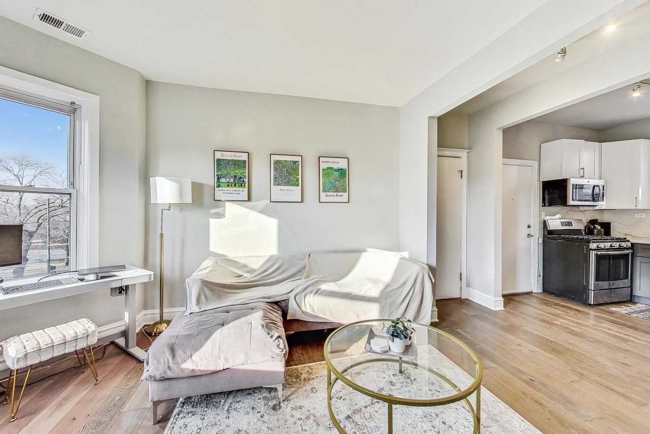 2541 N California Ave Unit 3 - Photo 4 of 16