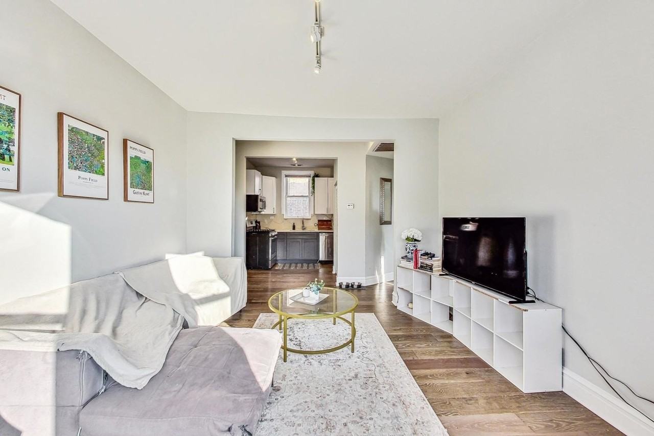 2541 N California Ave Unit 3 - Photo 5 of 16