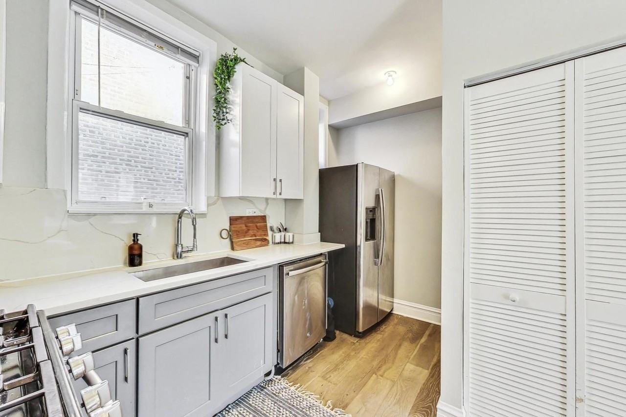 2541 N California Ave Unit 3 - Photo 7 of 16