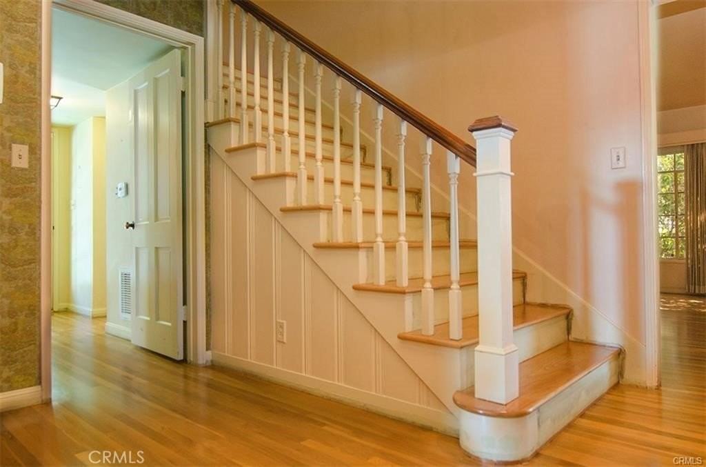 1868 Saint Albans Rd - Photo 4 of 10