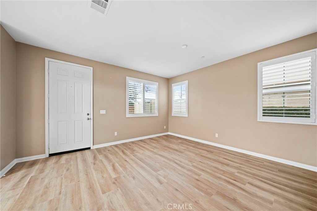 2897 Pecan Ct - Photo 4 of 33