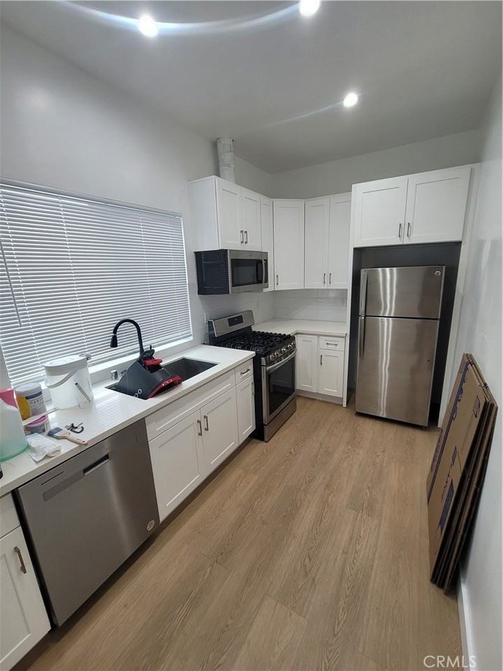 7103 Yarmouth Ave - Photo 7 of 12