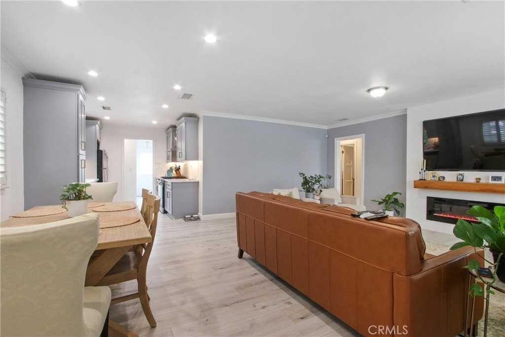 11612 Virginia Ave - Photo 3 of 14