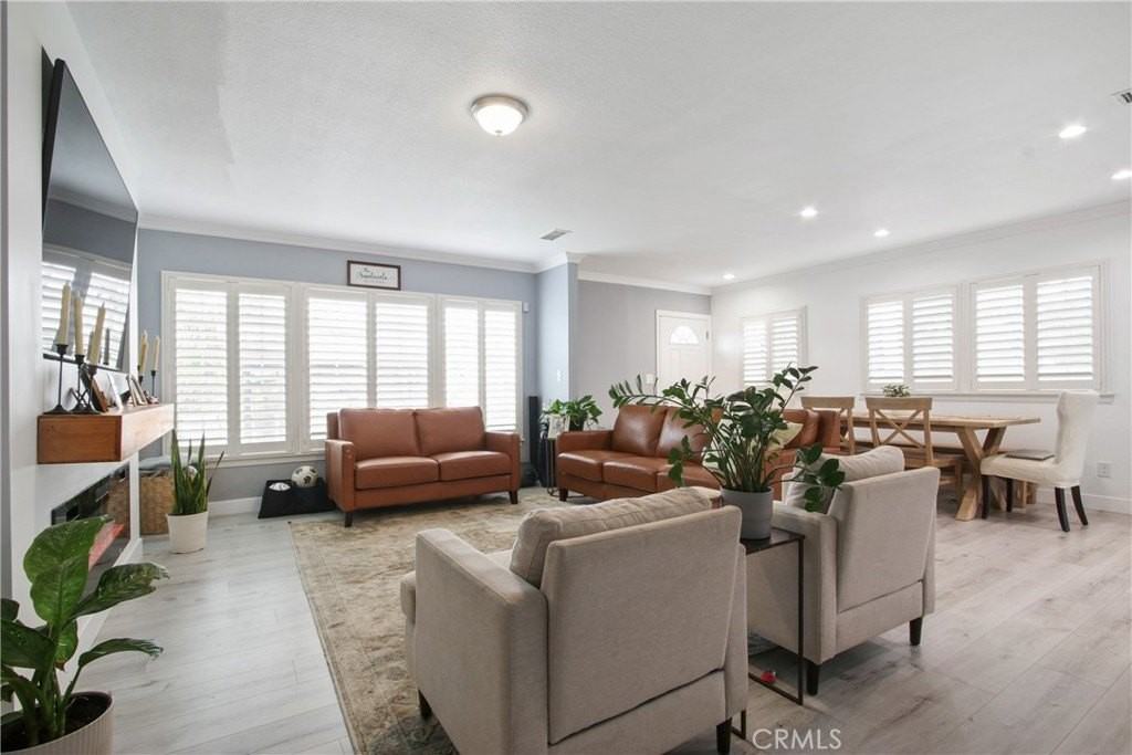 11612 Virginia Ave - Photo 4 of 14