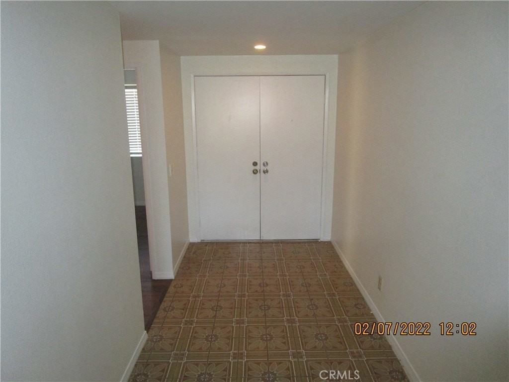 1885 Silver Oak Way - Photo 4 of 41