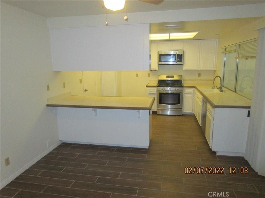 1885 Silver Oak Way - Photo 5 of 41