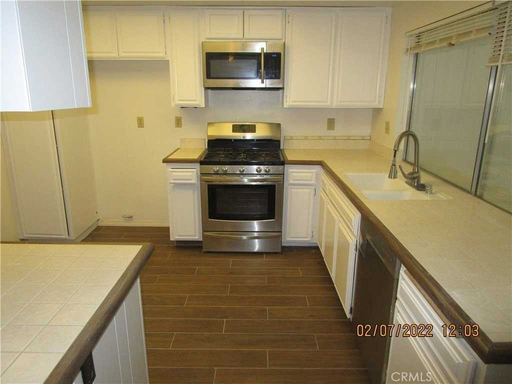 1885 Silver Oak Way - Photo 6 of 41