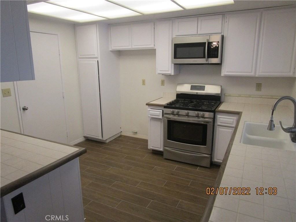 1885 Silver Oak Way - Photo 7 of 41