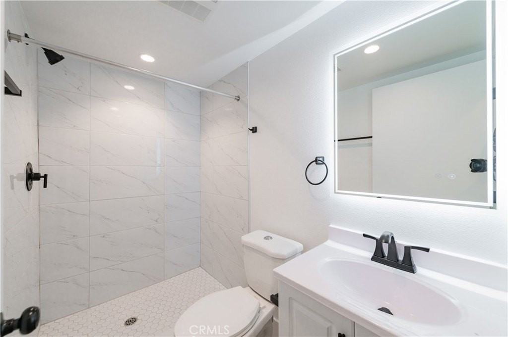 1596 W 36th St - Photo 5 of 11