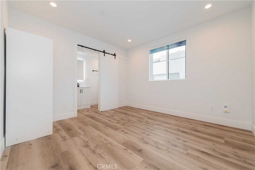 1596 W 36th St - Photo 6 of 11