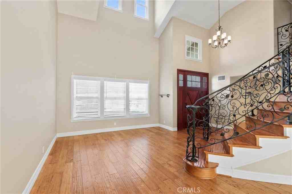 374 S Silverbrook Dr - Photo 3 of 16