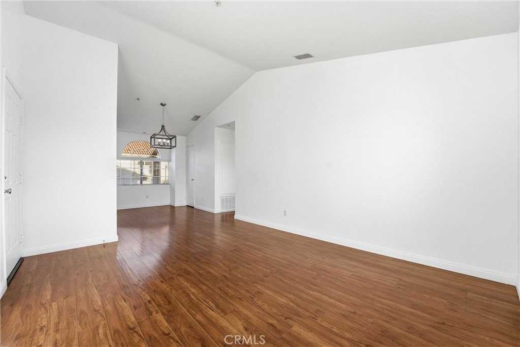 1513 E Spruce St #C - Photo 2 of 20