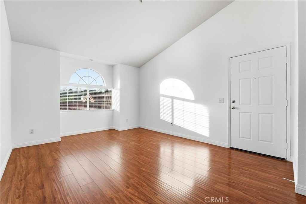 1513 E Spruce St #C - Photo 3 of 20