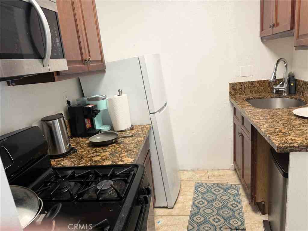 620 N Janss Way - Photo 2 of 11