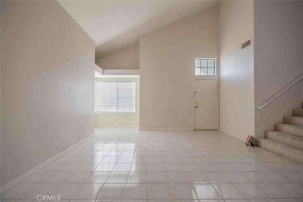 28043 Woodstock Ave - Photo 4 of 39