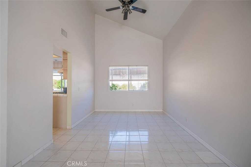 28043 Woodstock Ave - Photo 7 of 39