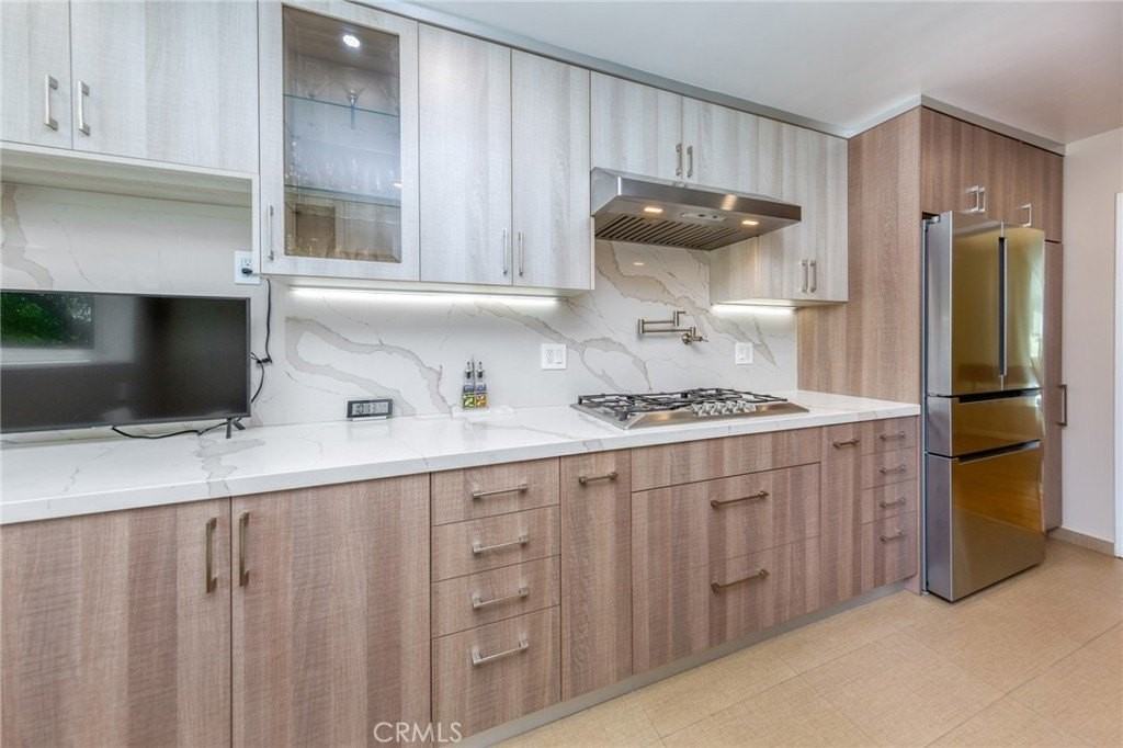 15137 Magnolia Blvd #A - Photo 7 of 28