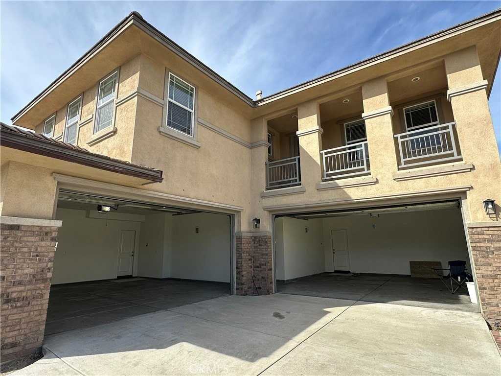 14532 Meadowbrook Ln - Photo 3 of 44