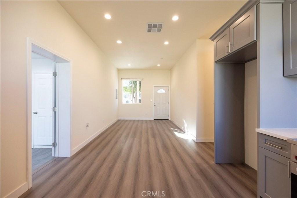 2558 S 10th Ave - Photo 7 of 30