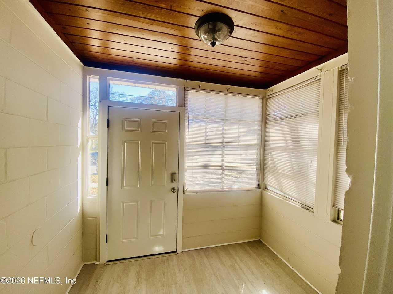 1737 W 24th St - Photo 3 of 16