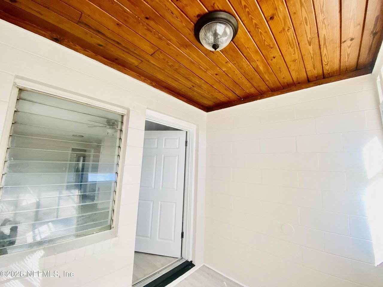 1737 W 24th St - Photo 4 of 16