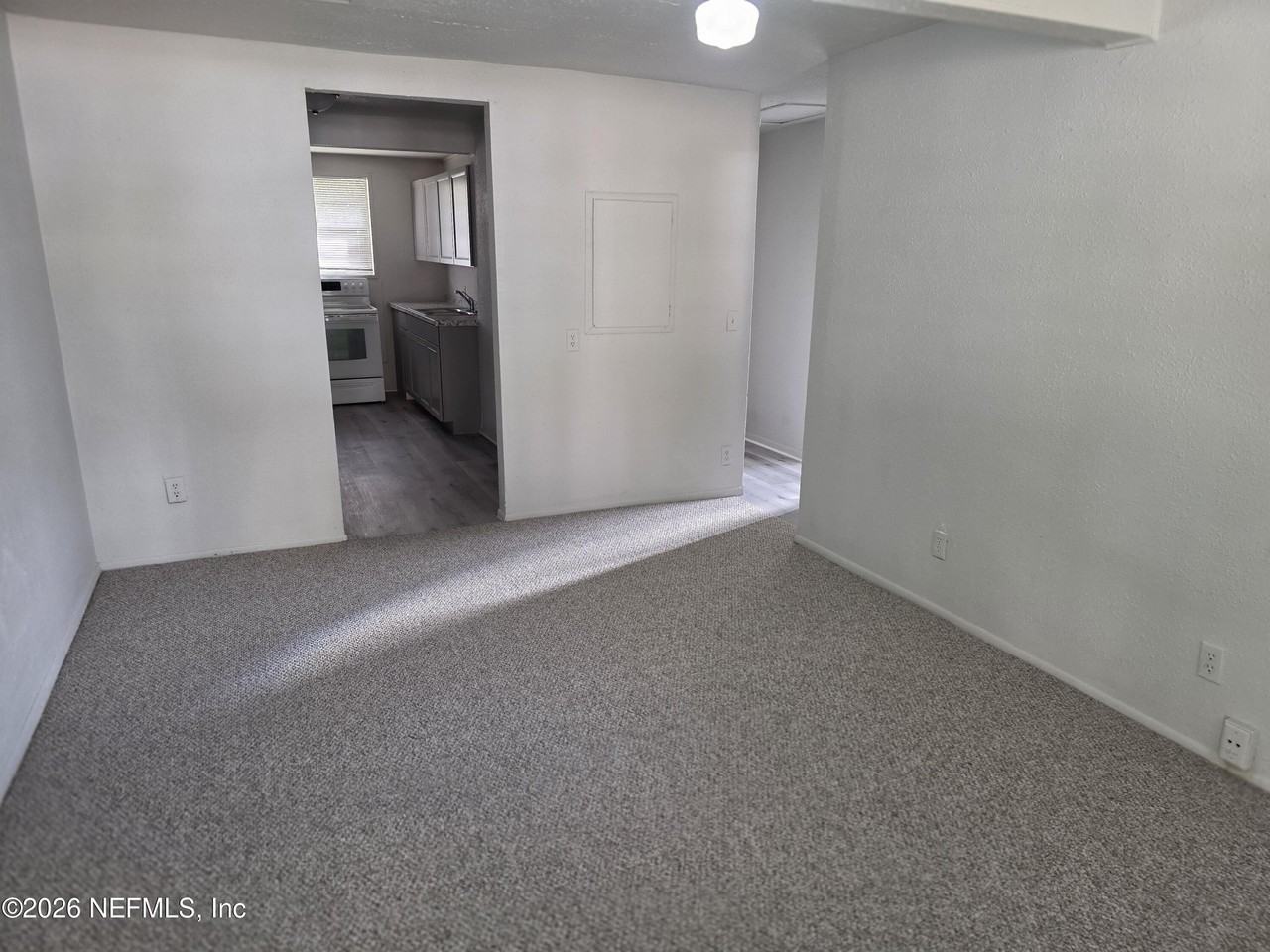 5022 Kingsbury St - Photo 2 of 7