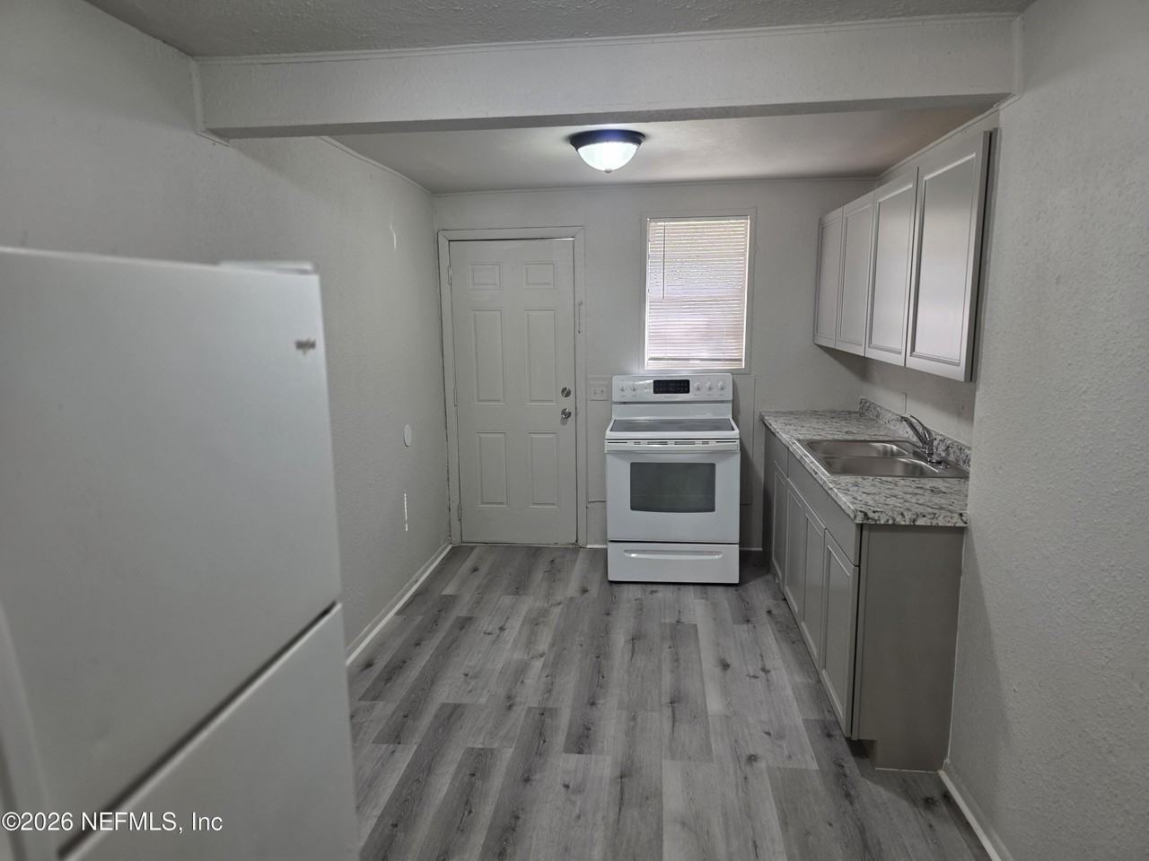 5022 Kingsbury St - Photo 3 of 7